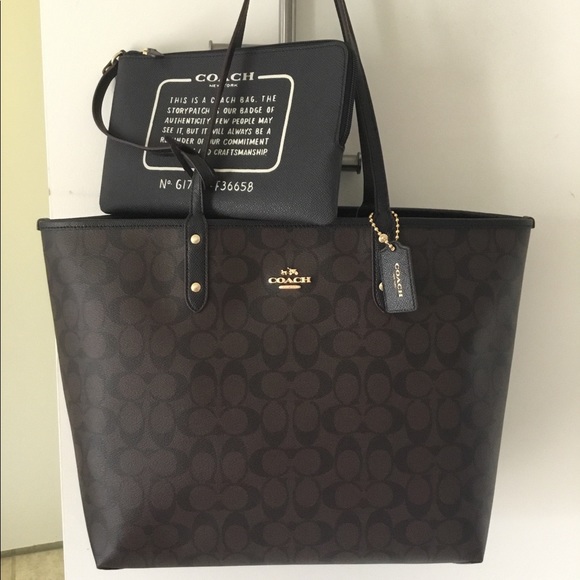 🌷Coach Reversible City Tote In Signature NWT. - Picture 6 of 8